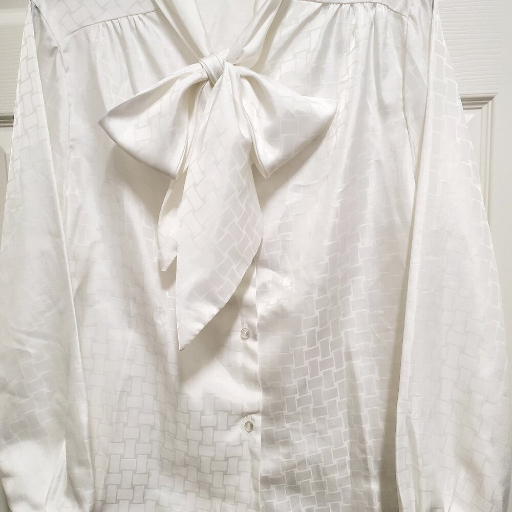 Women's Long Sleeved Bowed Blouse